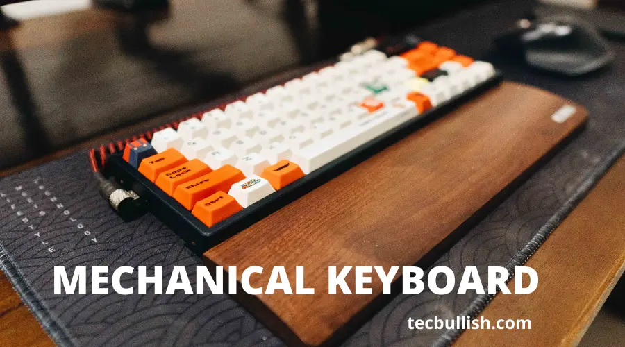 Mechanical keyboard with Wooden Wrist Rest for long sessions of gaming